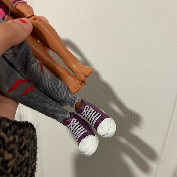 Monster High Clawd Wolf & Mattel Cave Club Slate dolls - Picture 7 of 9